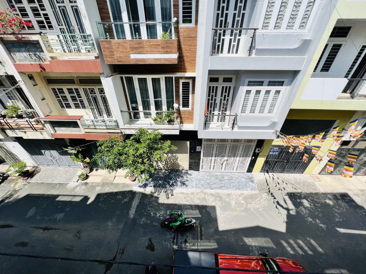 Bán nhà hẻm Phạm Văn Đồng cạnh siêu thị Emart cách sân bay Tân Sơn Nhất 10 phút