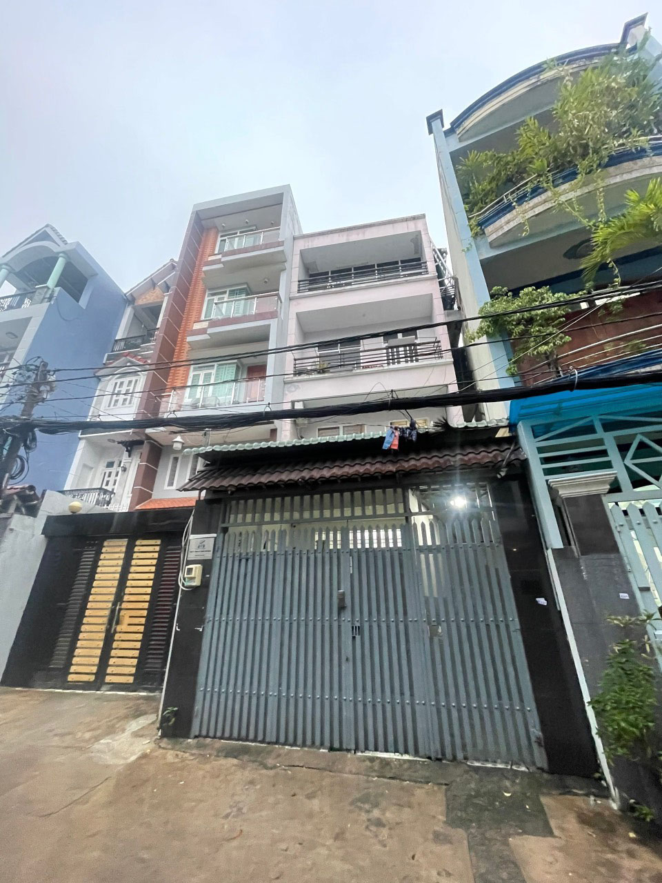 Nhà hẻm 3 lầu kinh doanh CHDV đường Phan Huy Ích gần siêu thị Emart
